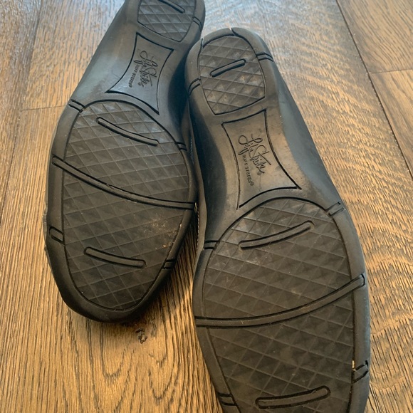 Gray flats. Size 8. EUC - Picture 5 of 5